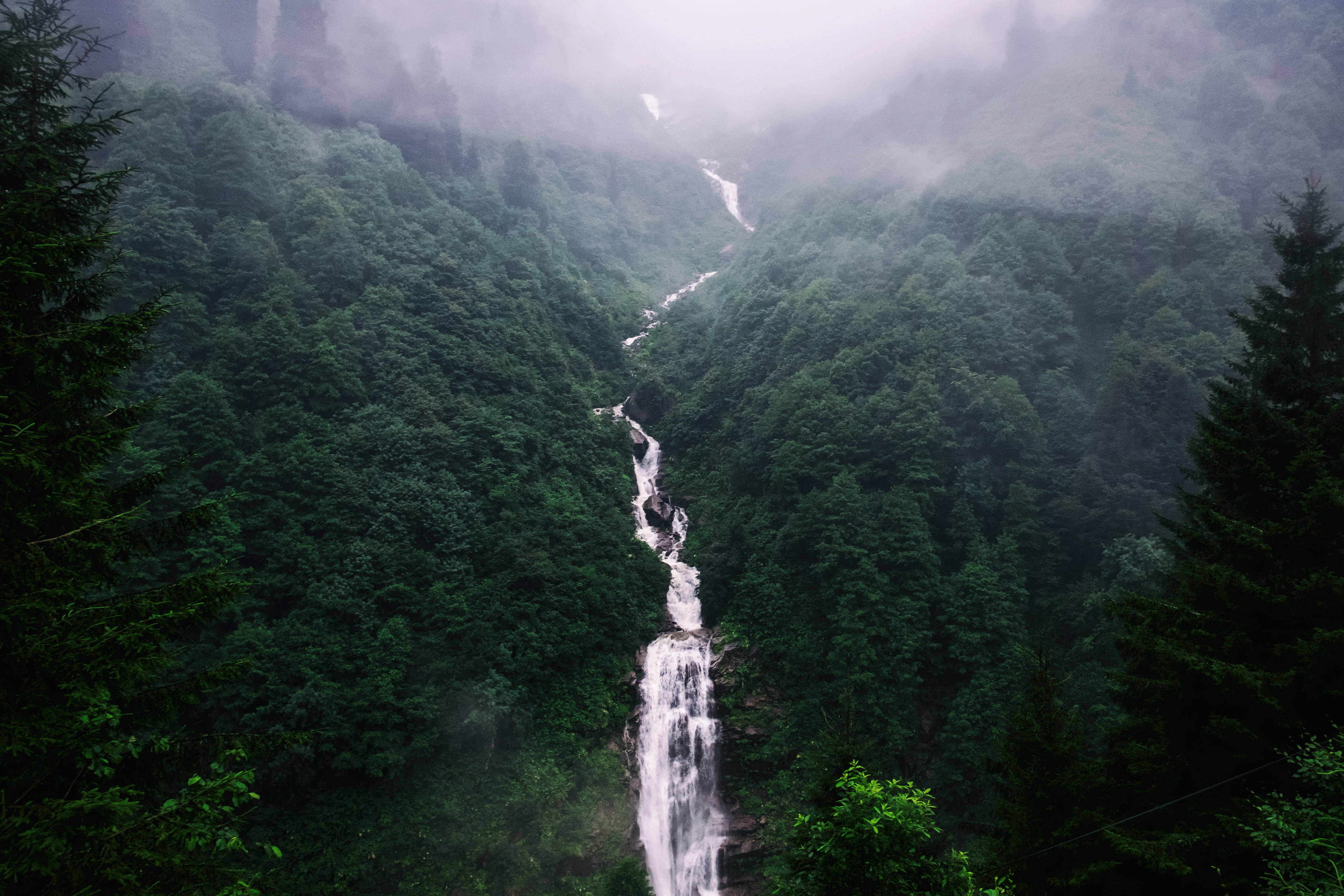 Vista aérea de una larga cascada Fondos de pantalla