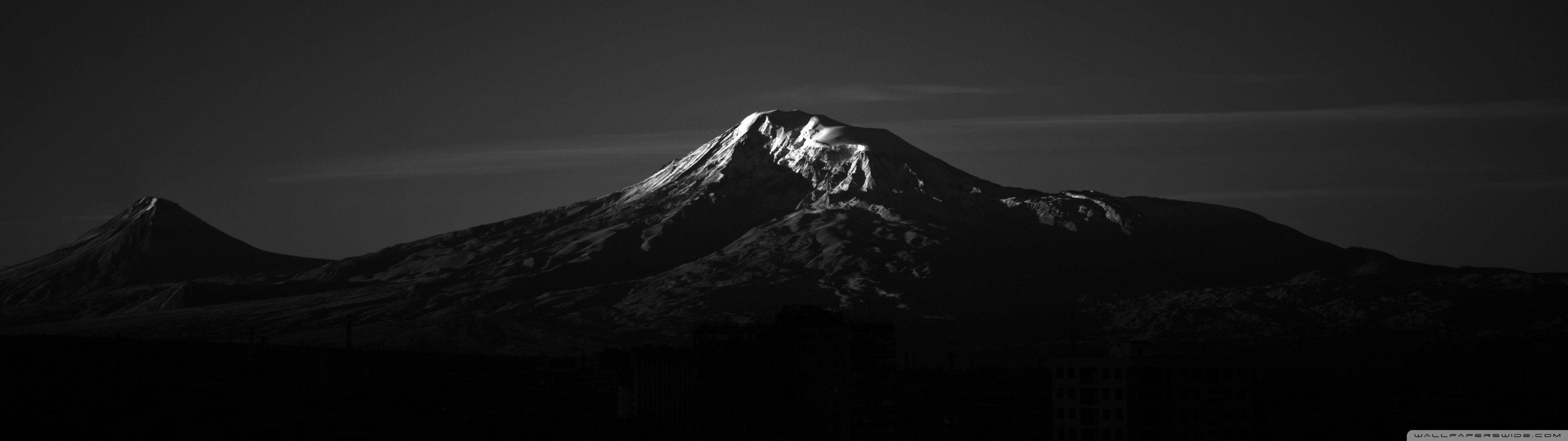 Vista cautivadora de montaña en perspectiva ultra panorámica Fondos de pantalla