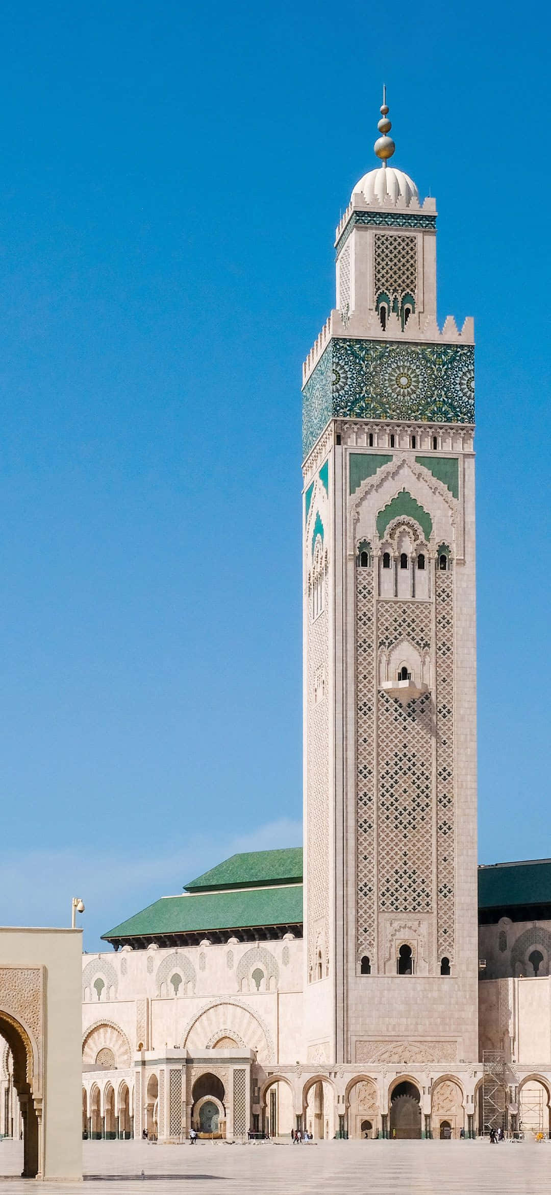 Vista cautivadora de la Mezquita Hasán II al atardecer Fondos de pantalla