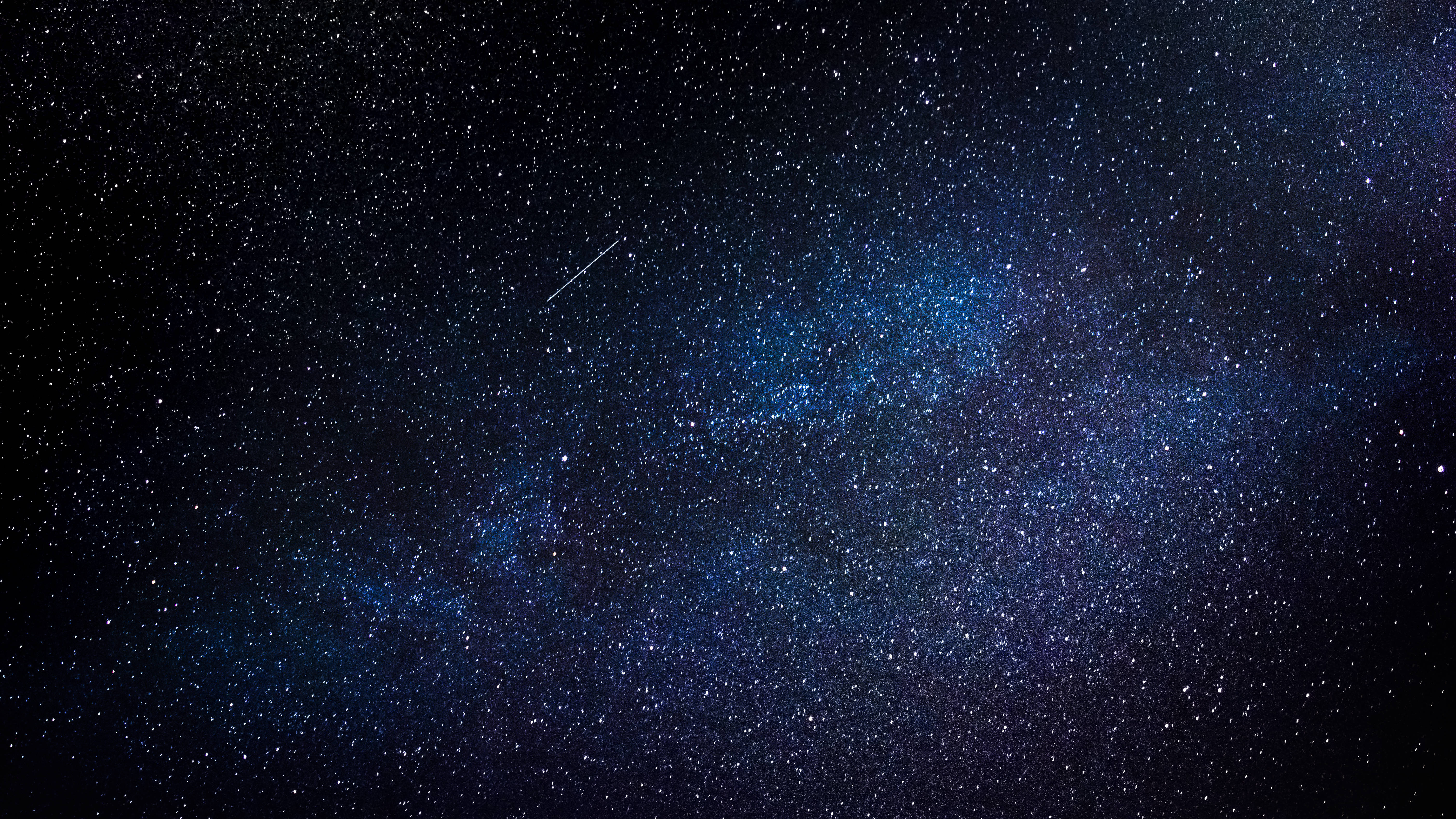 Vista en Primer Plano Fascinante del Samsung Galaxy S10 Plus Mostrando su Vibrante Pantalla AMOLED Fondos de pantalla