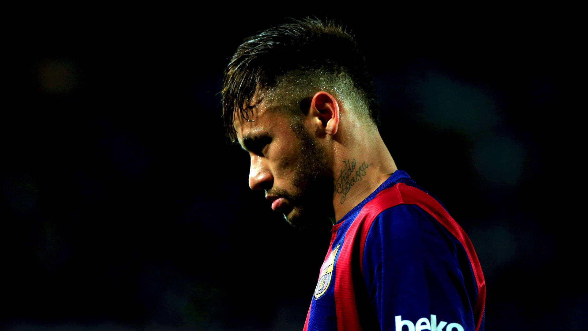Fondo de pantalla de Neymar Jr. en ángulo de vista lateral.