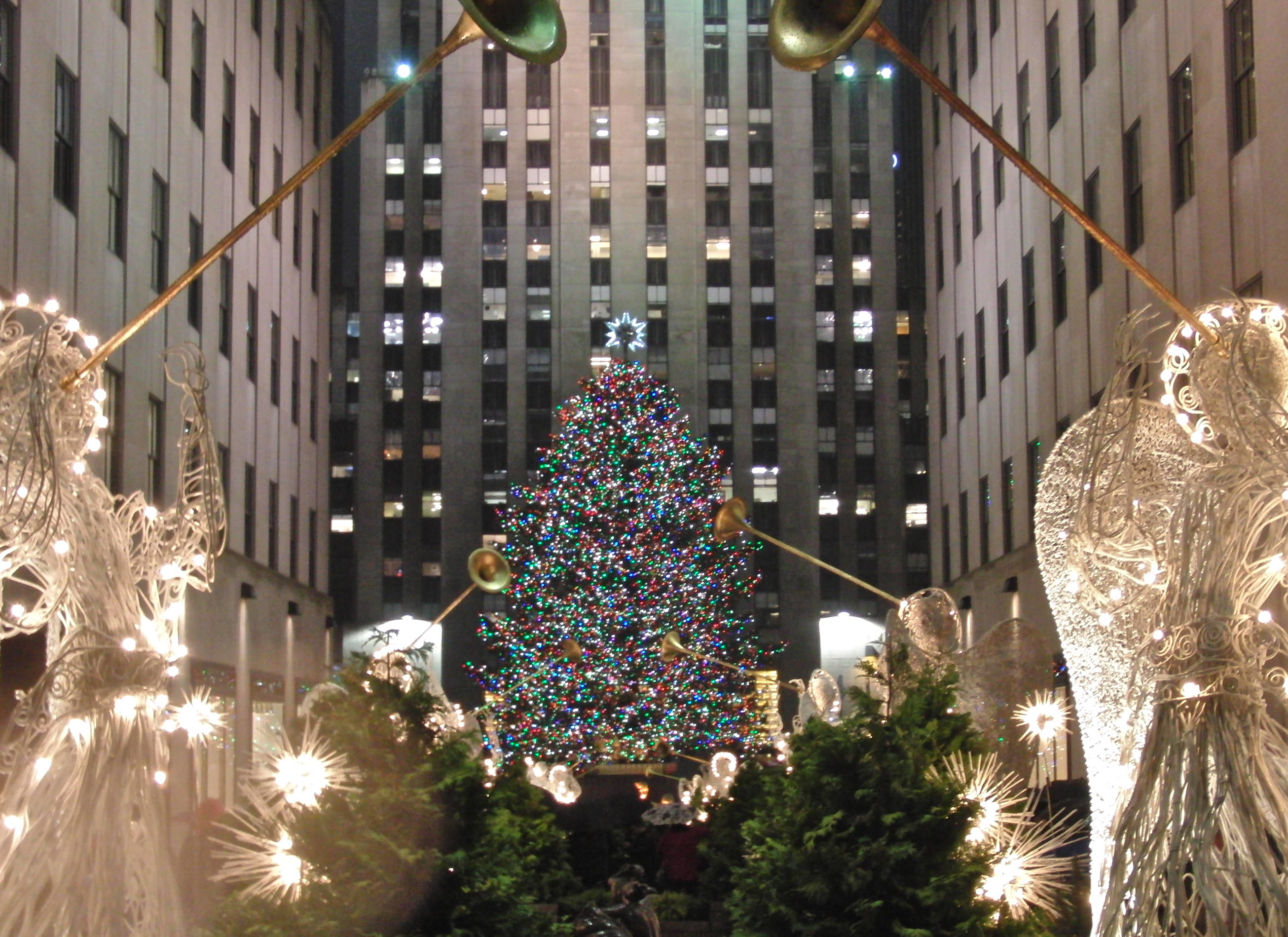 Vista Nocturna del Árbol de Navidad en Rockefeller Center Fondos de pantalla