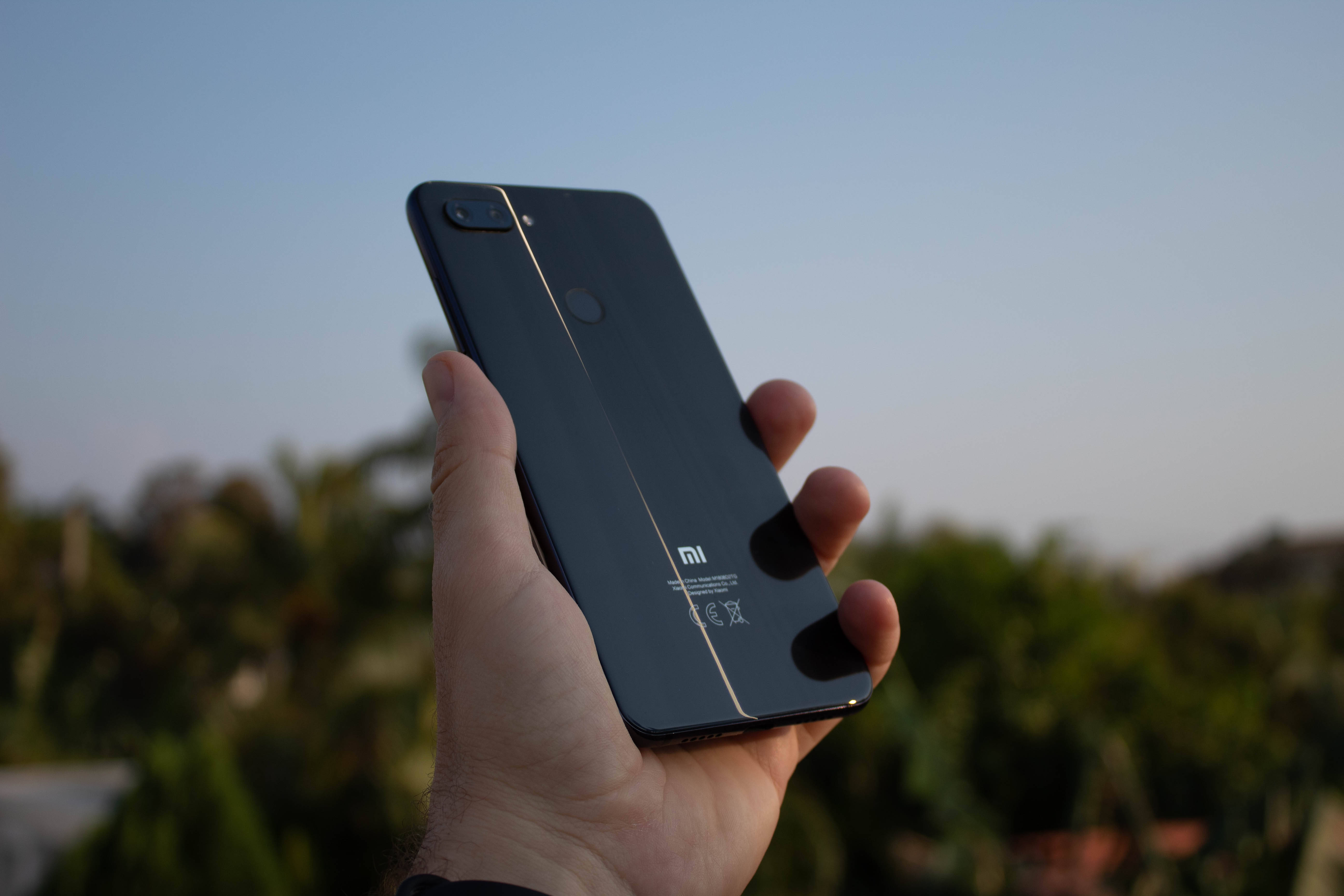 Xiaomi Smartphone en la Mano Fondos de pantalla