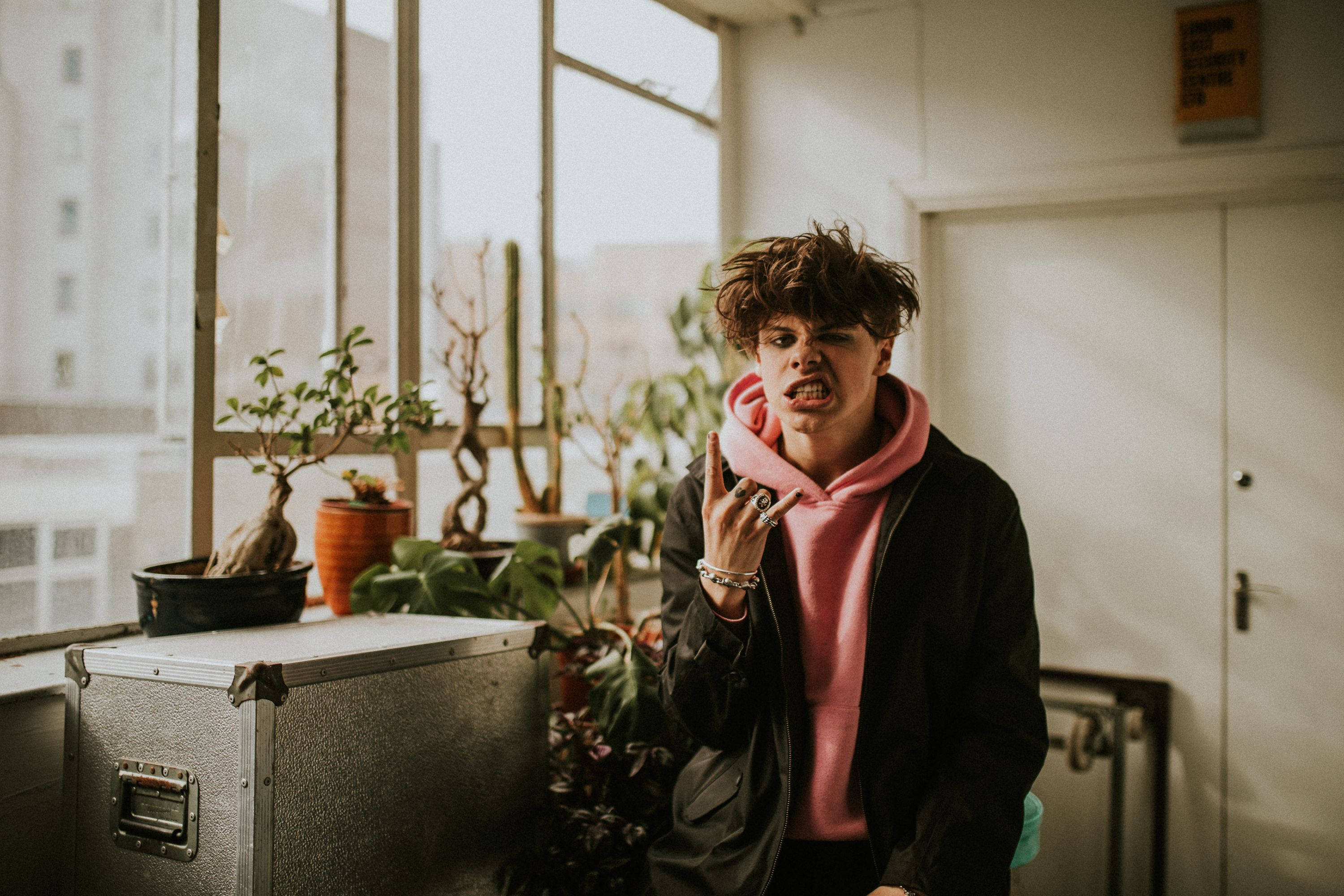 Yungblud Sudadera Rosa Fondos de pantalla