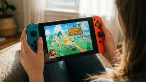 Fondo de pantalla de estilo de vida jugando Nintendo Switch Animal Crossing en interiores