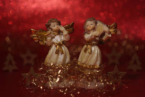 Fondo de pantalla de ángeles navideños rojos estéticos — Ángeles de navidad Fondos de pantalla