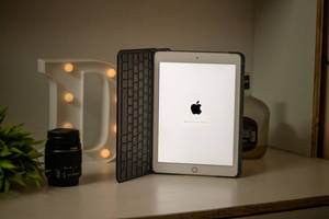 Apple iPad Pro con Accesorio de Teclado — iPad Mini Fondos de pantalla