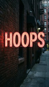 Letrero urbano de neón con la palabra HOOPS — Baloncesto Fondos de pantalla