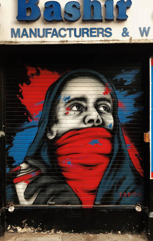 Fondo de pantalla de arte callejero de hombre con sudadera y máscara — Galaxy Tab S9 Fondos de pantalla