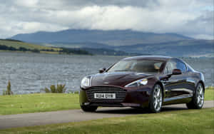 Aston Martin Rapide S en la Carretera — MacBook Pro 13 Fondos de pantalla