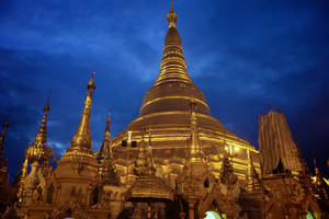 Fondo de pantalla Atardecer en Shwedagon de Yangón — Frío Fondos de pantalla