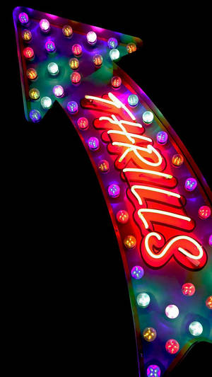 Fondo de pantalla de letrero de neón con flecha y texto 'Thrills' colorido para iPhone XR — iPhone Xr Fondos de pantalla