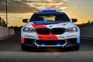Auto de Seguridad en la Pista de Carreras — Surface Pro Fondos de pantalla