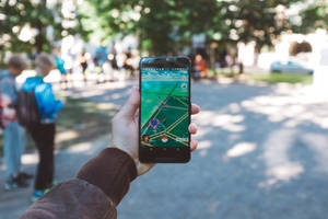 Batalla Épica - Pikachu vs Charizard en el Mundo Pokémon — Motorola Fondos de pantalla
