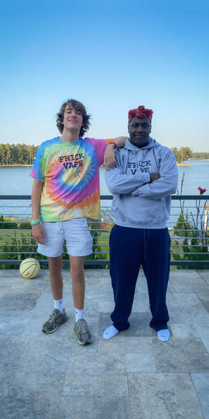 Baylen Levine y el cantante Yachty — 18:9 Fondos de pantalla