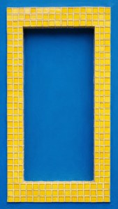 Borde de azulejo mosaico amarillo sobre azul. — iPhone 5 Fondos de pantalla
