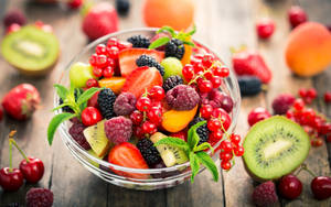 Fondo de pantalla de Bowl Of Berries Focus Photography — Detallado Fondos de pantalla