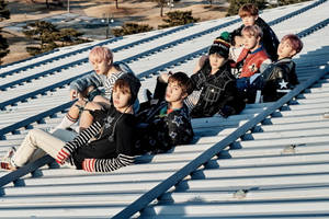 BTS Genial en el Techo para Laptop