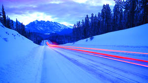 Fondo de pantalla de camino de montaña frío a velocidad de luz — Frío Fondos de pantalla