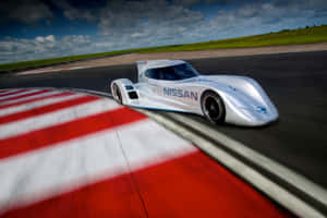 Carrera de autos cautivadora en la pista — Surface Pro Fondos de pantalla