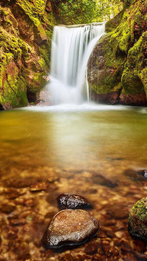 Cascada en Retrato Natural — Naturaleza iPhone Fondos de pantalla