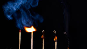 Cerillos Encendiéndose en Sucesión — Fuego Fondos de pantalla
