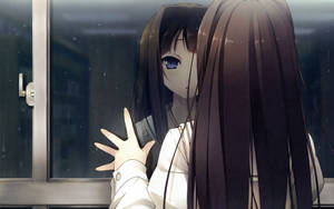 Fondo de pantalla de chica anime con cabello largo negro mirando su reflejo en la ventana