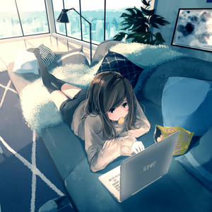 Chica anime recostada trabajando en su laptop — Anime laptop Fondos de pantalla