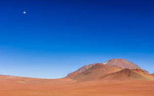 Fondo de pantalla de cielo despejado en el desierto