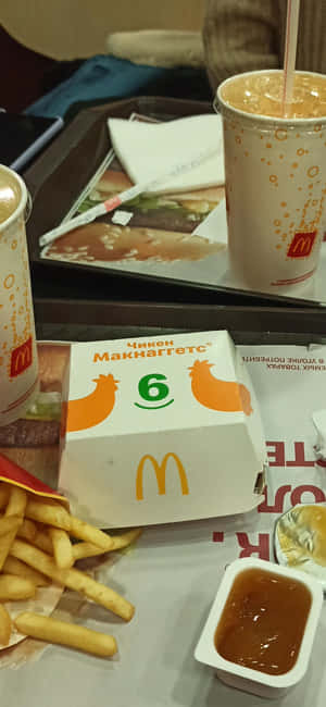Imágenes de Comida de McDonald's — iPhone 16 Fondos de pantalla