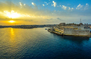 Fondo de pantalla de amanecer en el Gran Puerto de Malta