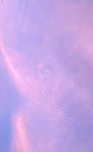 Corazón estético y nubes en tono lila claro — Púrpura oscuro aesthetic Fondos de pantalla