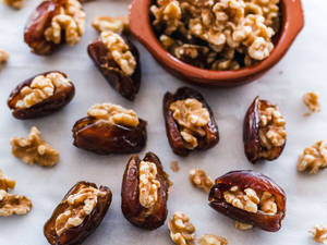 Dátiles secos rellenos de nuez — Estética café Fondos de pantalla