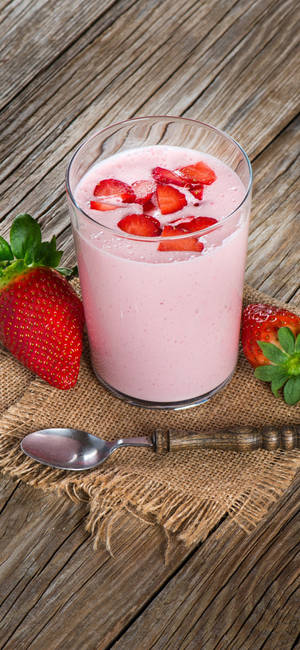 Fondo de pantalla de smoothie con sabor a leche de fresa — iPhone 18 Pro Fondos de pantalla