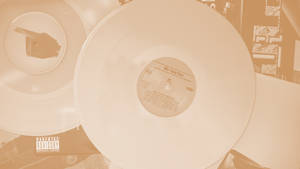 Discos de vinilo con estética crema