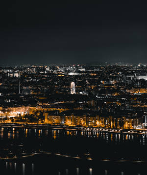 Fondo de pantalla de brillantes luces de la ciudad desde edificios y rascacielos por la noche — Galaxy Z Fold 6 Fondos de pantalla