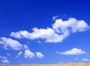 Disfrutando la belleza de un cielo azul — Cielo Azul Fondos de pantalla