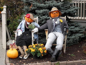Fondo de pantalla de divertidos maniquíes de Halloween para adultos mayores. — Estética linda de halloween Fondos de pantalla
