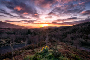 Fondo de pantalla amanecer Parque Trossachs Escocia