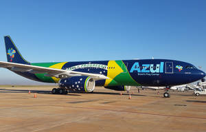 El majestuoso despegue nocturno de Azul Airlines — Azul oscuro Fondos de pantalla