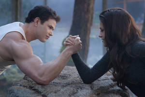 Fondo de pantalla de Emmett y Bella de la Saga Crepúsculo