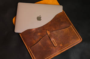 Escritorio Apple Mac elegante en espacio de trabajo creativo