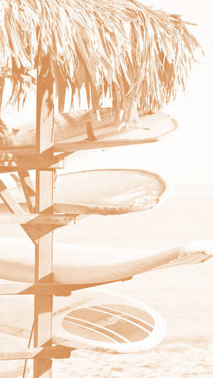 Estante para tablas de surf con estética crema