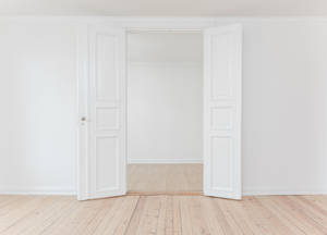 Fondo de pantalla de habitación blanca minimalista con piso de madera — Surface Fondos de pantalla