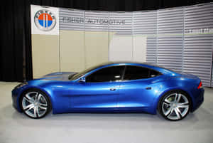 Fisker Karma, vehículo eléctrico, circulando en carretera abierta — Surface Pro Fondos de pantalla
