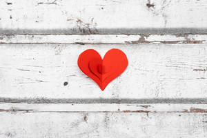 Recortes de papel de formas de corazón estético rojo
