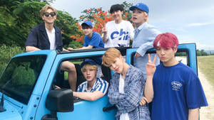 Fondo de pantalla de foto grupal de BTS en Saipán — Bts foto grupal GIF Fondos de pantalla