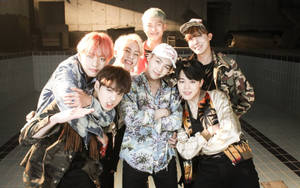 Fondo de pantalla de foto grupal de BTS en el video de Fire — Bts foto grupal GIF Fondos de pantalla