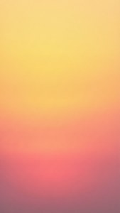 Un suave degradado de atardecer en amarillo y rosa para una estética minimalista y limpia en iPhone. — iPhone 7 Plus Fondos de pantalla