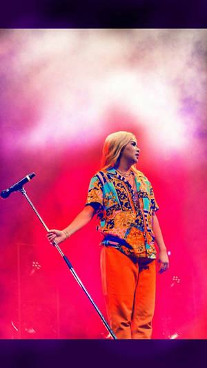 Fondo de pantalla del concierto de Hayley Kiyoko — 9:16 Fondos de pantalla
